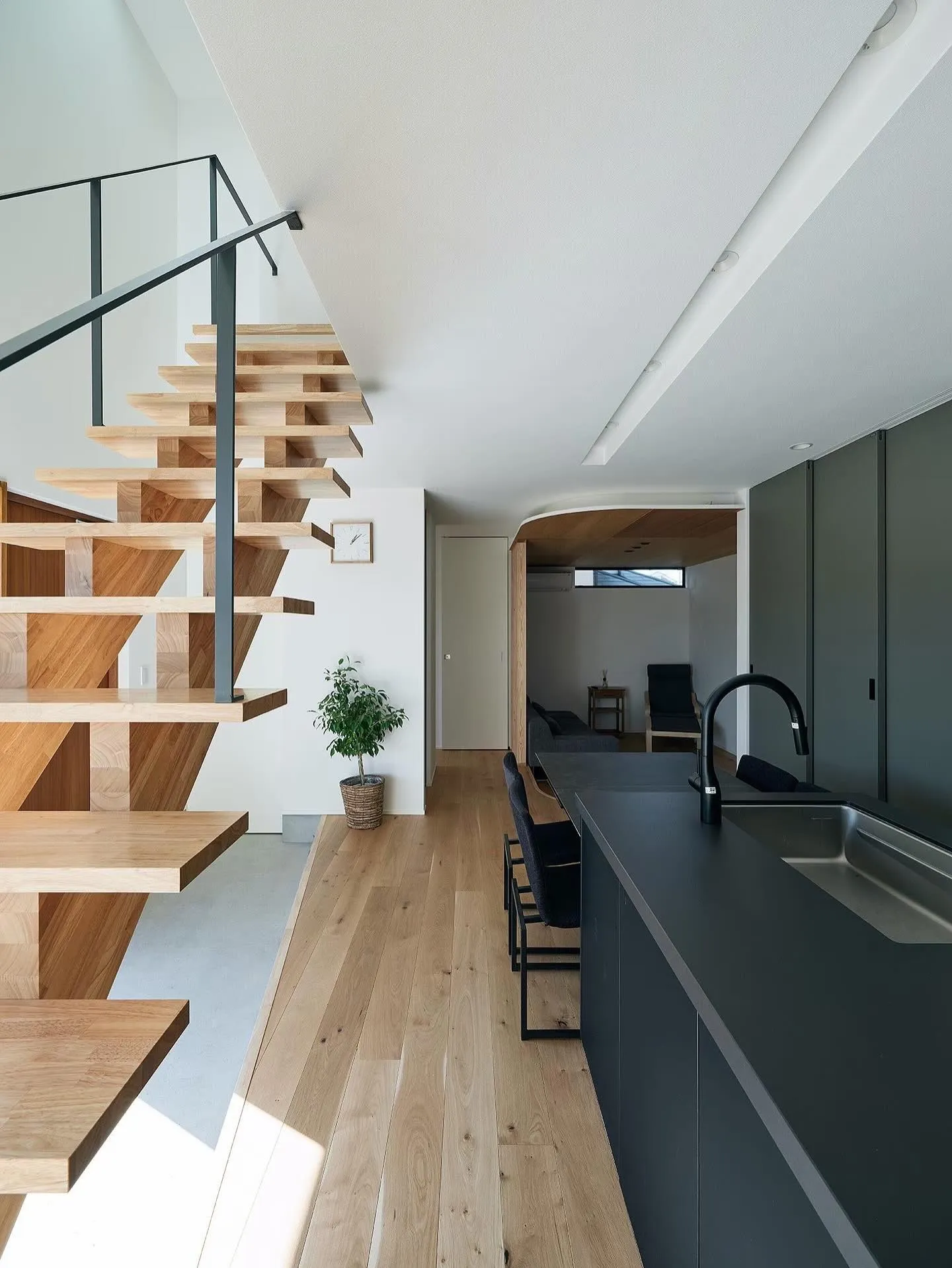 「濡れ縁の家」